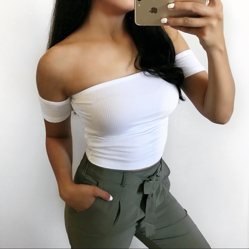Kristin Off-the-shoulder Crop (White)
